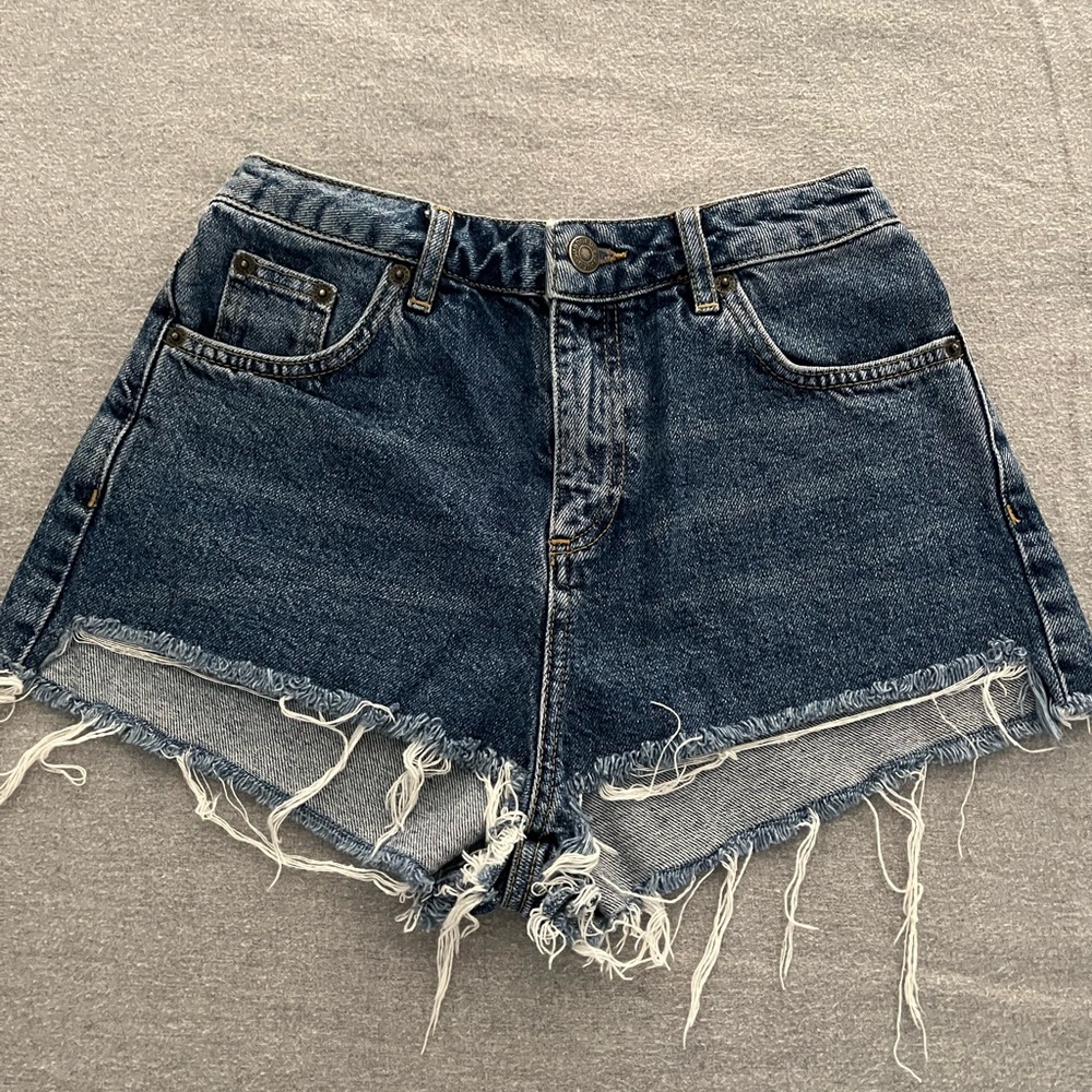 Subdued high-rise denim shorts